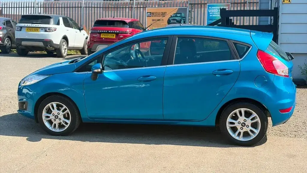 Used Ford Fiesta Zetec 100 HP (73 kW) 2015 Blue Hatchback