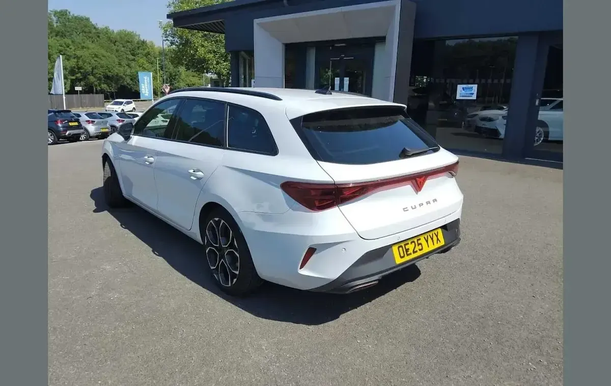 Used Cupra Leon 200 HP (147 kW) 2025 White Estate