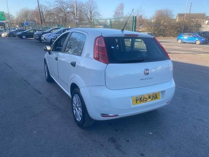 Used Fiat Punto Pop 69 HP (50 kW) 2015 White Hatchback
