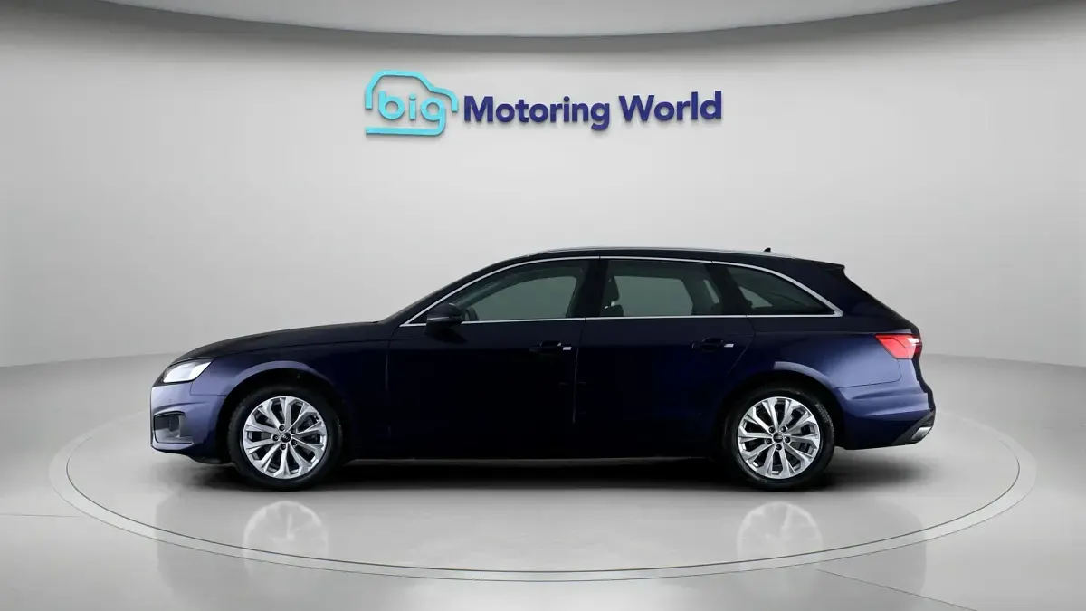 Used Audi A4 150 HP (110 kW) 2022 Blue Estate