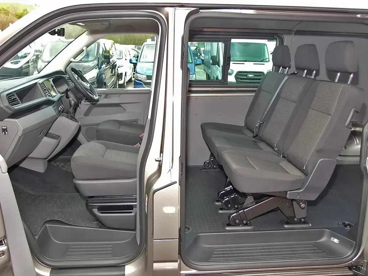 Used VW Transporter Highline 199 HP (146 kW) 2021 Beige Van