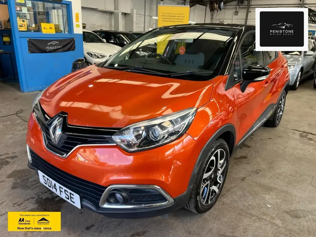 Used Renault Captur Dynamique 90 HP (66 kW) 2014 Orange/black SUV