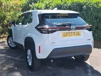 Used Toyota Yaris Hybrid 116 HP (85 kW) 2023 White Estate