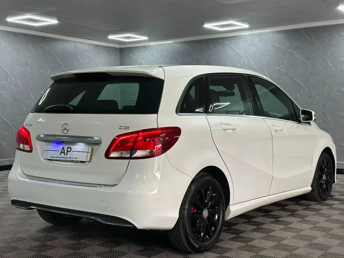 Used Mercedes B180 SE 109 HP (80 kW) 2015 White Hatchback