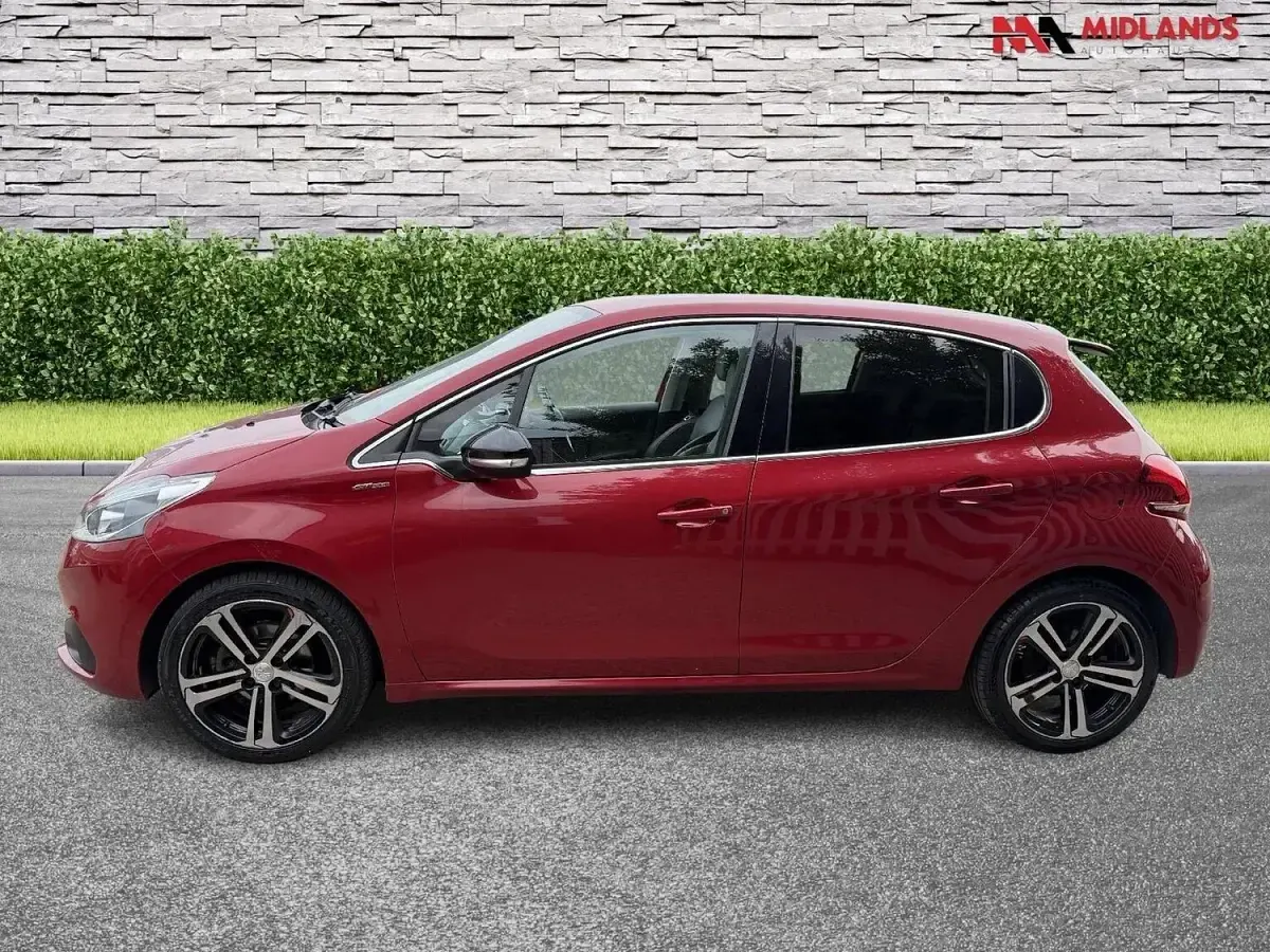 Begagnad Peugeot 208 GT-line 100 HK (73 kW) 2017 Röd Halvkombi