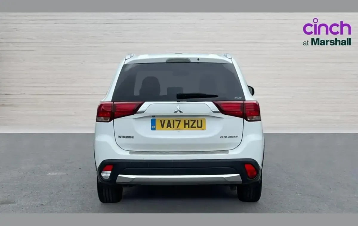 Used Mitsubishi Outlander 147 HP (108 kW) 2017 White SUV
