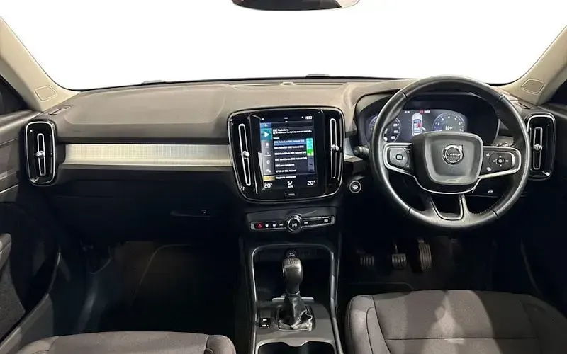Used Volvo XC40 Momentum 163 HP (119 kW) 2020 Grey SUV
