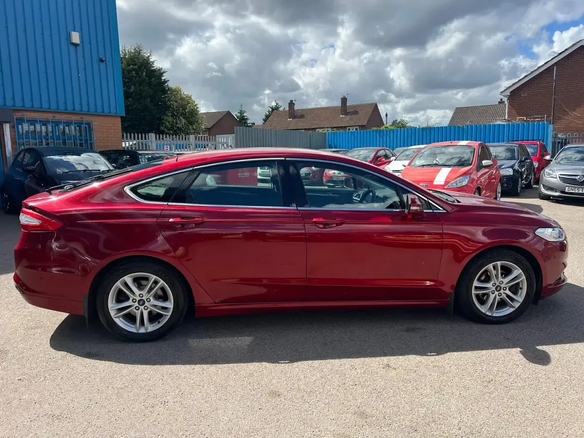Used Ford Mondeo Titanium 2015 Red Hatchback
