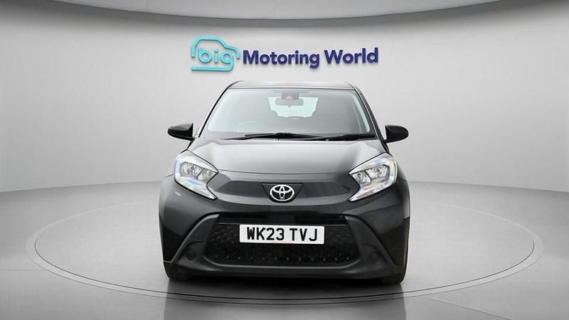 Used Toyota Aygo X PURE 72 HP (52 kW) 2023 Black SUV