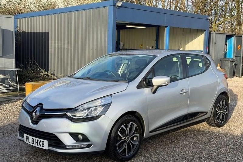 Used Renault Clio V Play 90 HP (66 kW) 2025 Hatchback