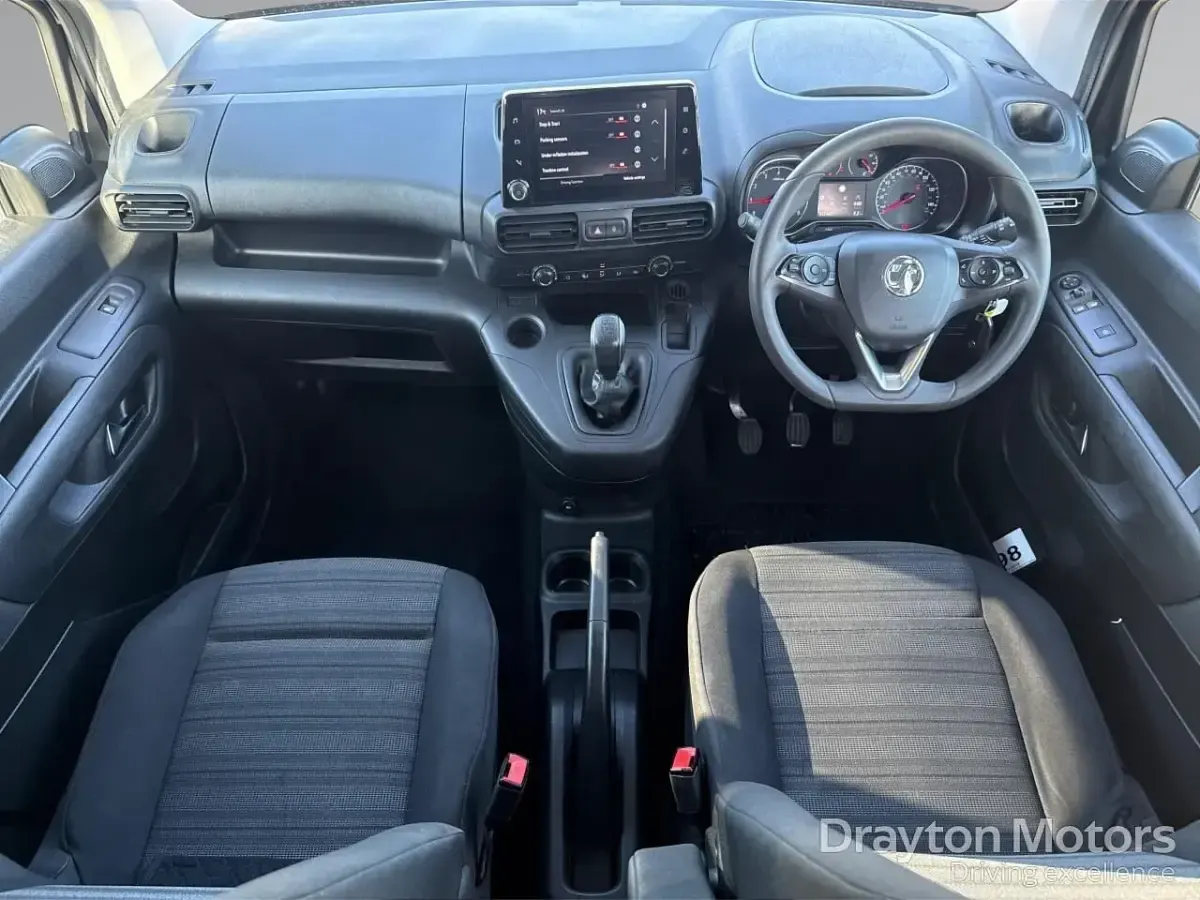 Second-hand Vauxhall Combo S 100 CP (73 kW) 2019 Negru Monovolum
