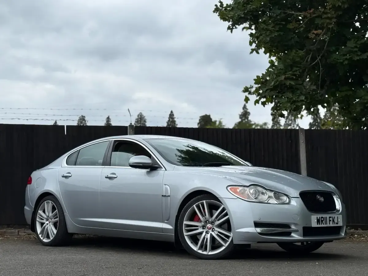 Begagnad Jaguar XF Portfolio 2011 Silver Sedan