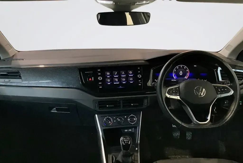Usado VW Polo Life 95 HP (69 kW) 2023 Cinzento Citadino