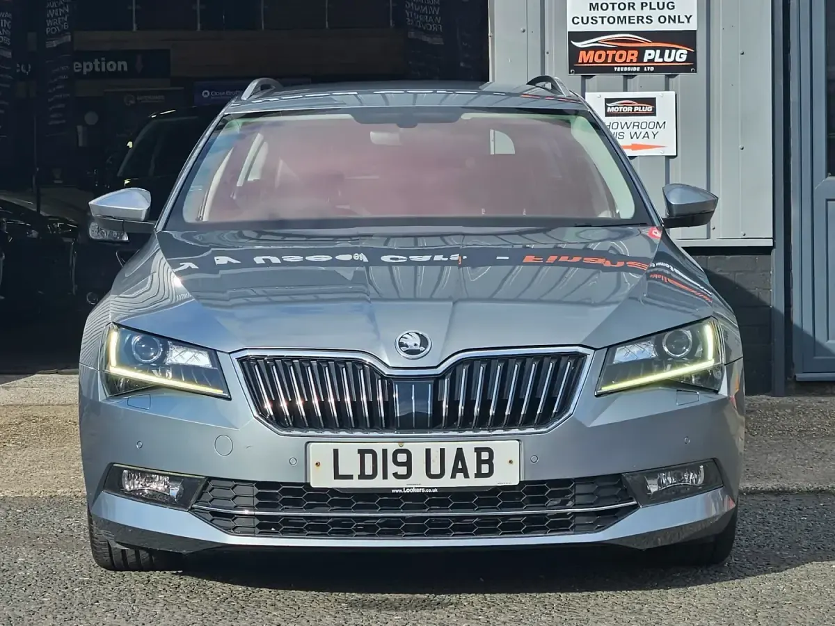 Usado Skoda Superb SE L Executive 150 CV (110 kW) 2019 Gris Familiar