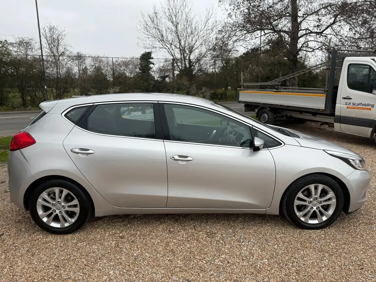 Used Kia Ceed 128 HP (94 kW) 2013 Silver Hatchback