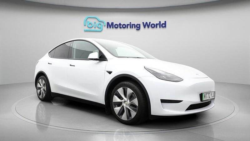 White Used 2022 Tesla Model Y RWD SUV | £19,200 (Fair price) - Image 1/4