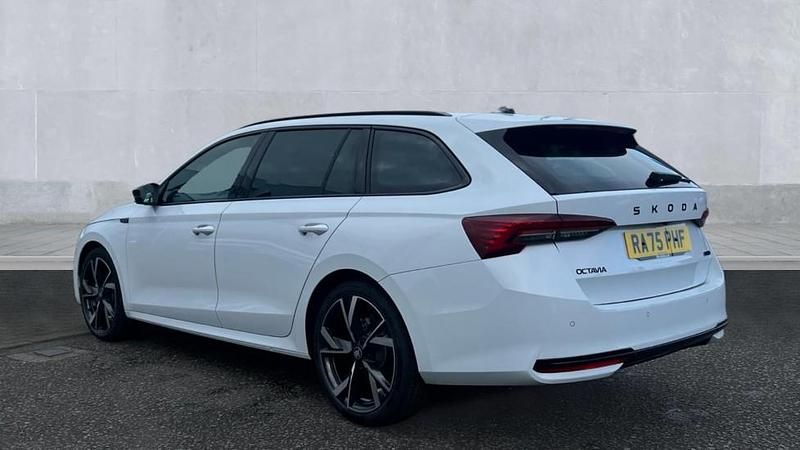 Used Skoda Octavia SportLine 150 HP (110 kW) 2026 Moon white metallic Estate