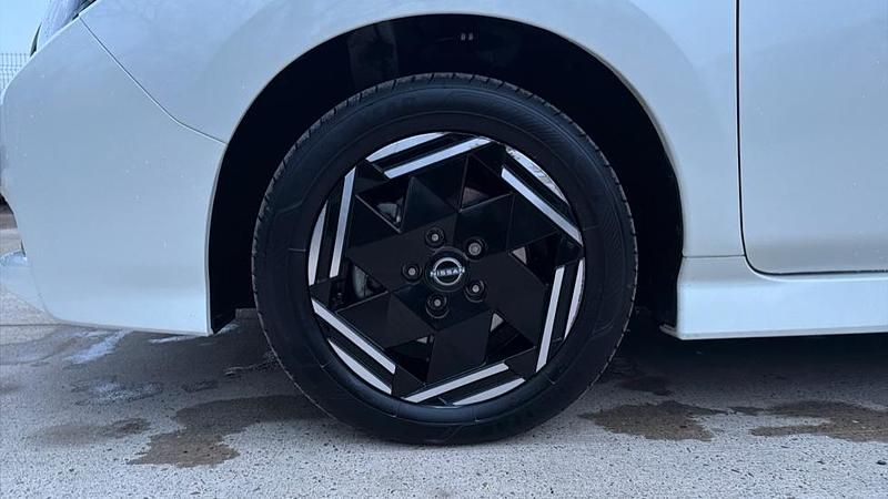 Used Nissan Leaf Acenta 110 kW (150 HP) 2022 White Hatchback