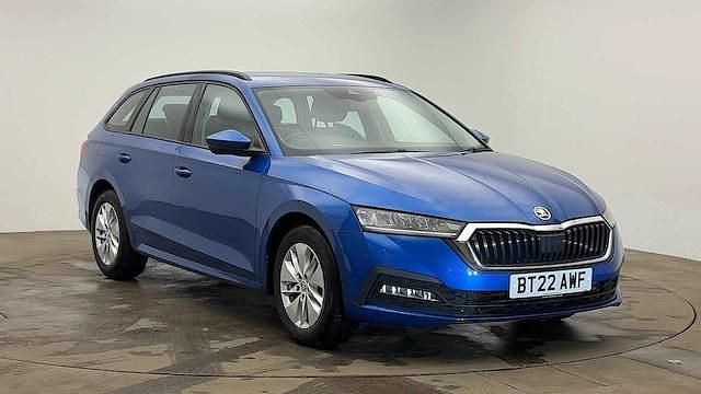 Race blue metallic Used 2022 Skoda Octavia SE Technology Estate | £17,900 (Expensive) - Image 1/4