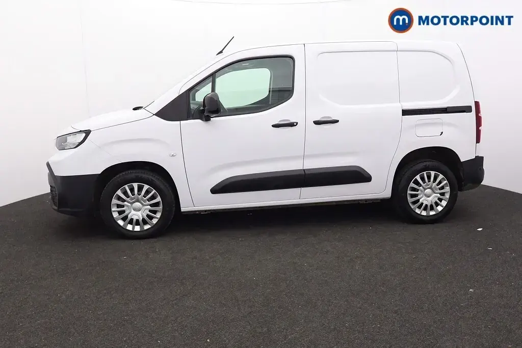 Used Toyota Proace 120 HP (88 kW) 2025 White MPV