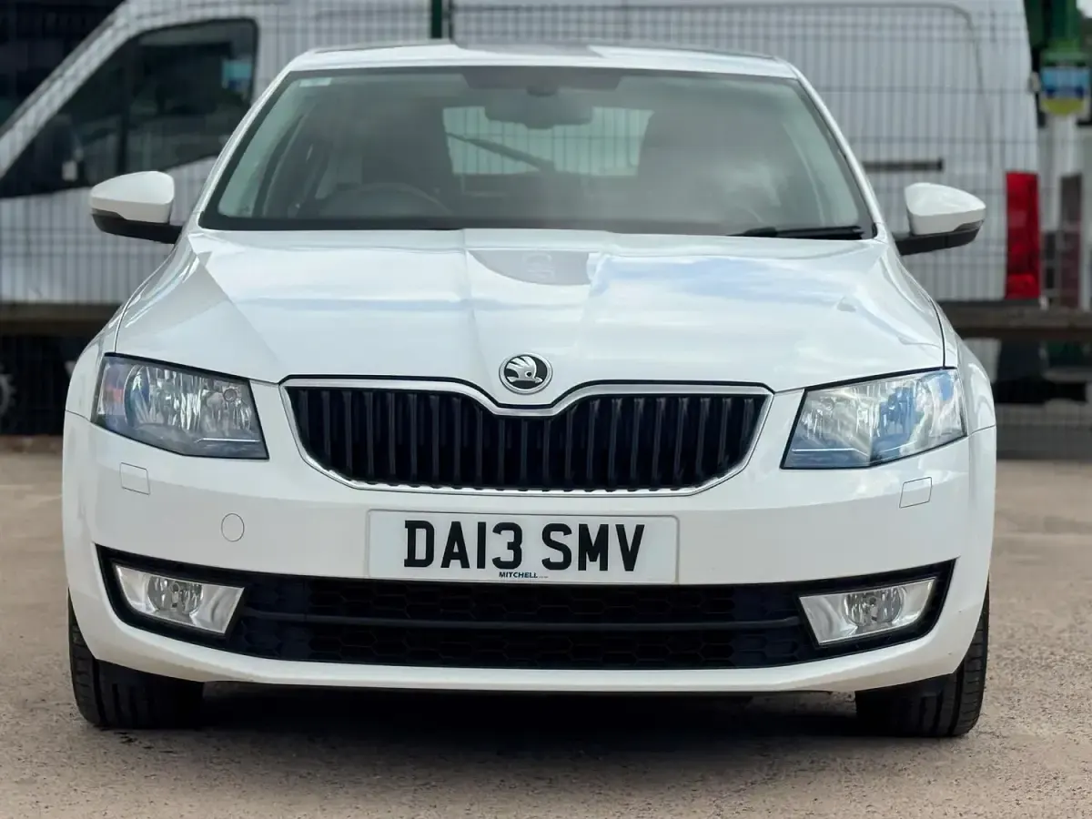 Used Skoda Octavia Elegance 140 HP (102 kW) 2013 White Hatchback