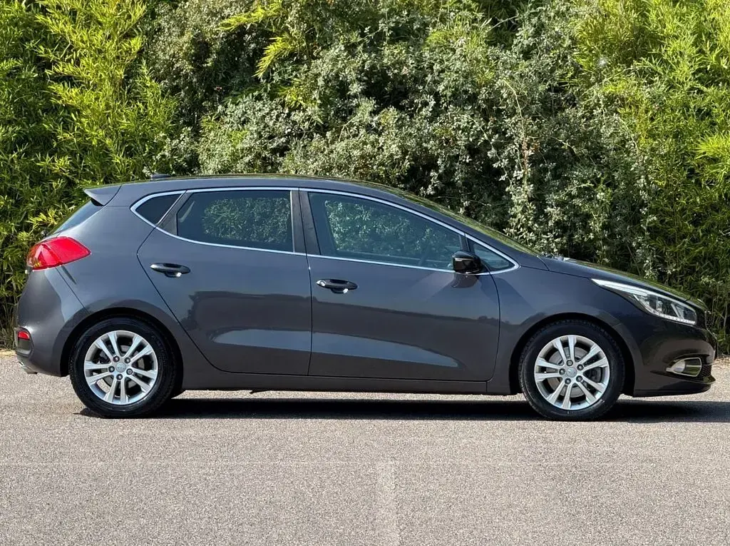 Used Kia Ceed 126 HP (92 kW) 2013 Silver Hatchback