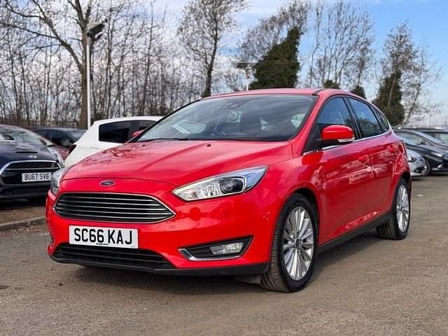 Used Ford Focus Titanium X 120 HP (88 kW) 2017 Red Hatchback