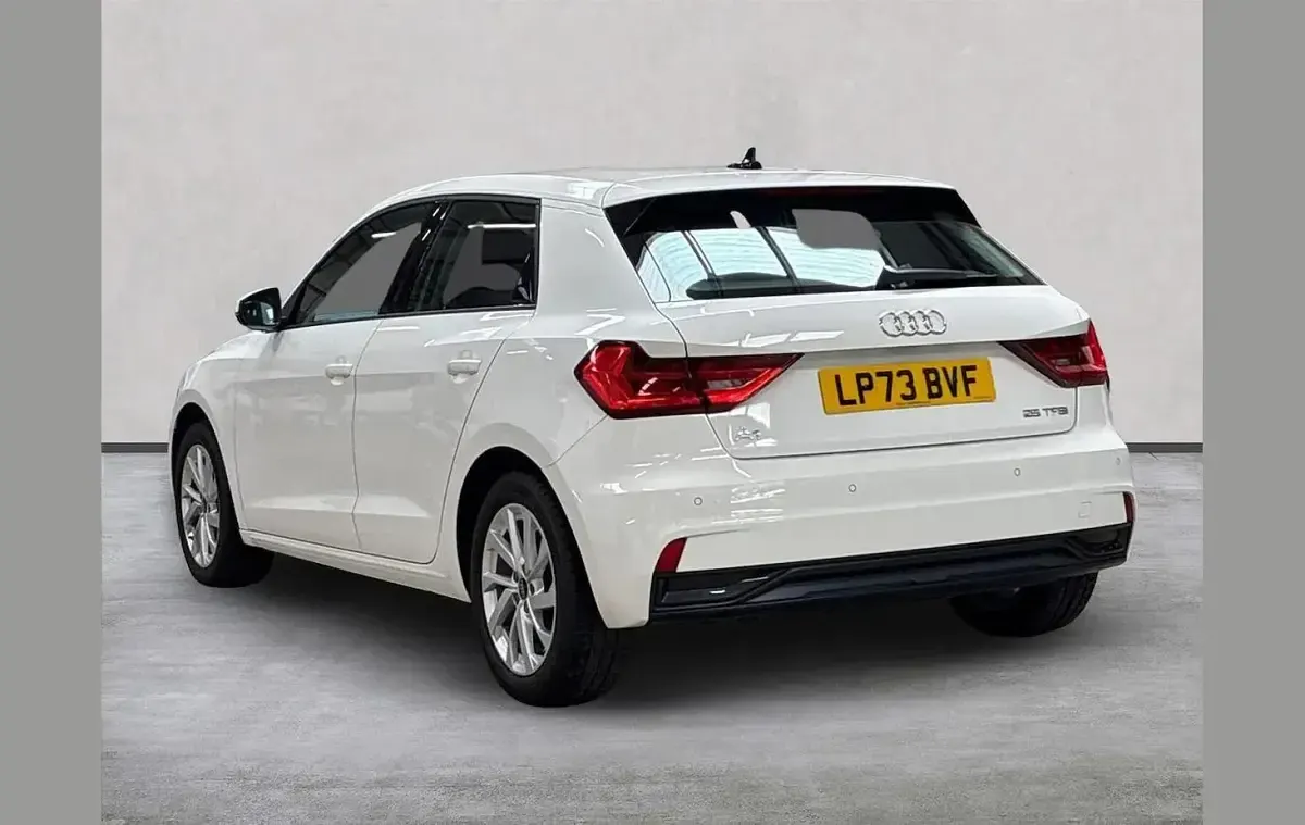 Używany Audi A1 Sport 95 KM (69 kW) 2024 Biały SUV