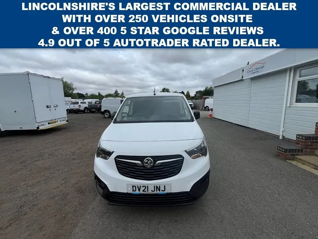 Used Vauxhall Combo 100 HP (73 kW) 2021 White MPV