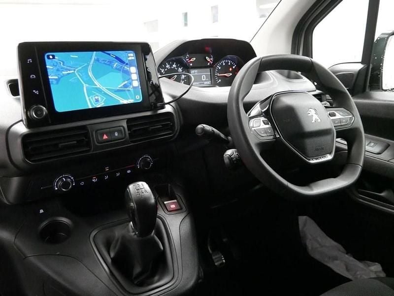 Used Peugeot Partner 100 HP (73 kW) 2019 White MPV