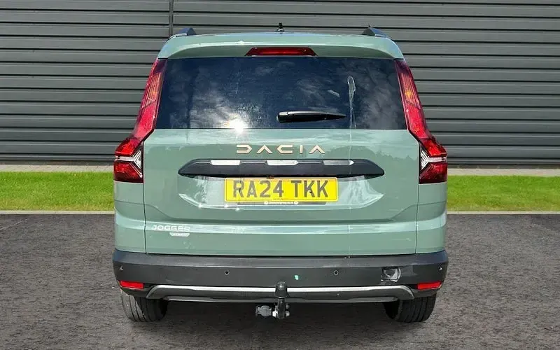 Used Dacia Jogger Extreme 141 HP (103 kW) 2024 Green MPV