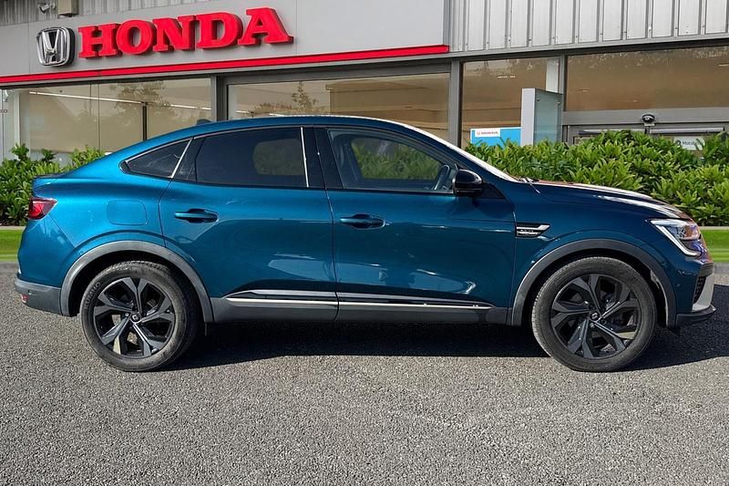 Begagnad Renault Arkana Engineered 2023 Blå SUV