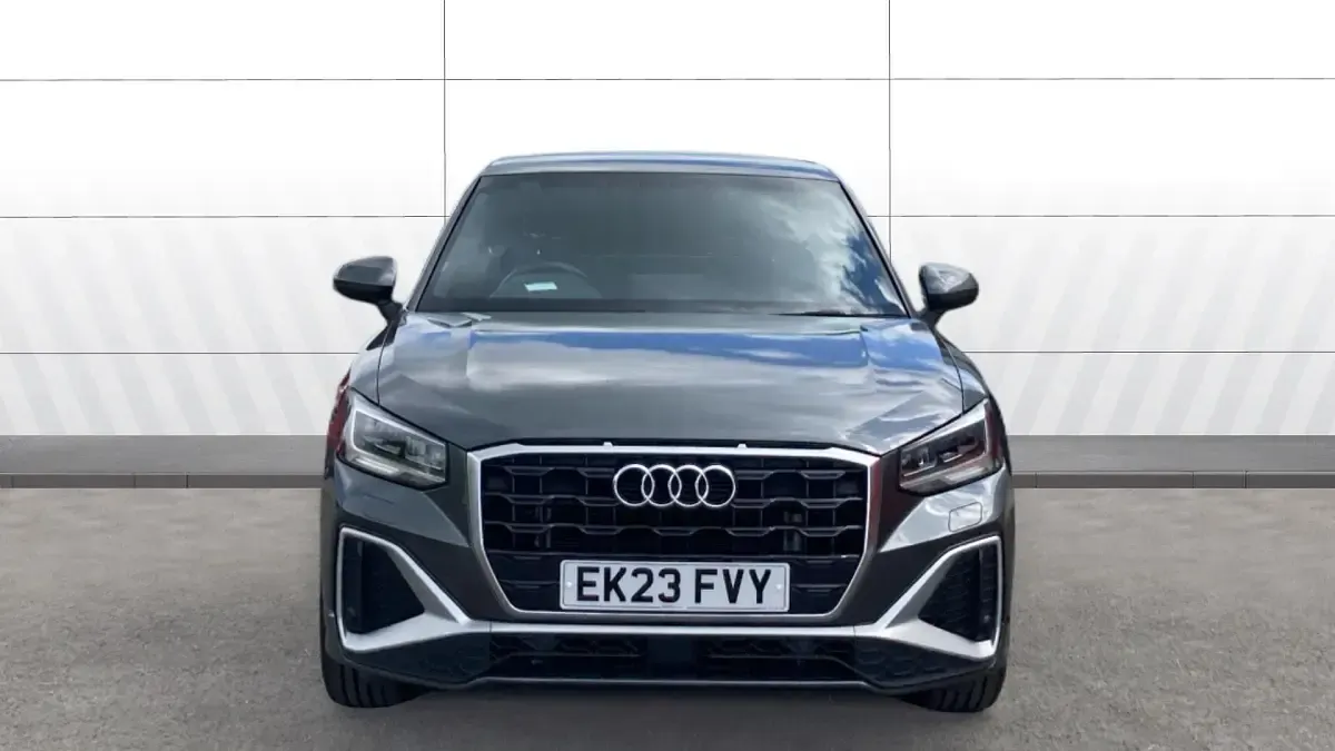 Usado Audi Q2 S-Line 150 HP (110 kW) 2023 Cinzento SUV