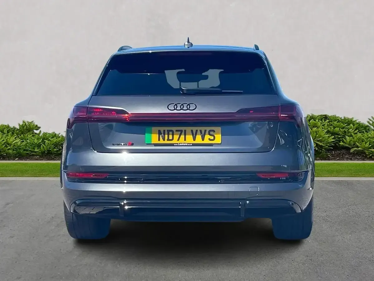 Used Audi e-tron Comfort 369 kW (503 HP) 2022 Grey SUV
