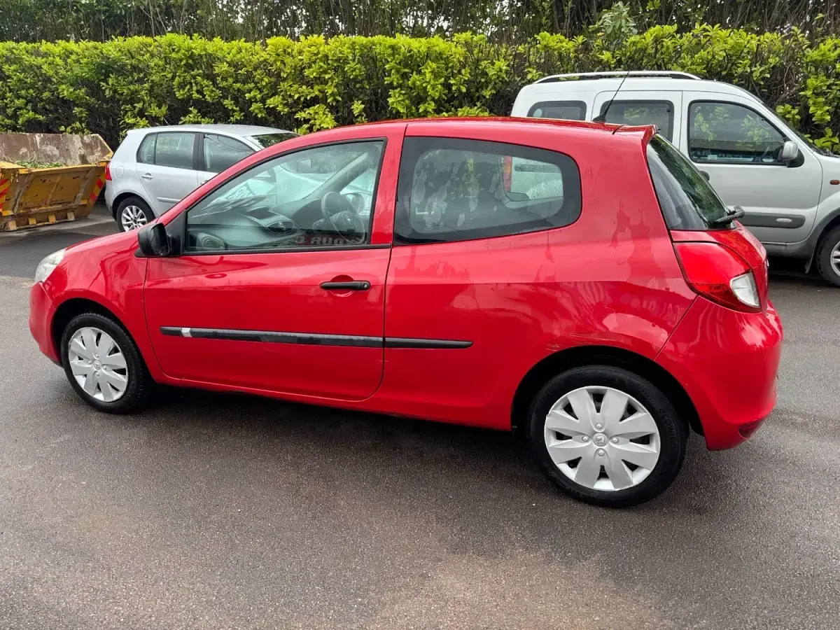 Second-hand Renault Clio II Extreme 2010 Roșu Hatchback
