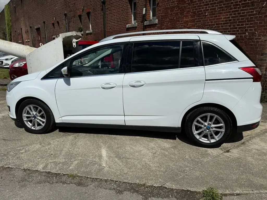Used Ford Grand C-Max Zetec 120 HP (88 kW) 2015 White MPV