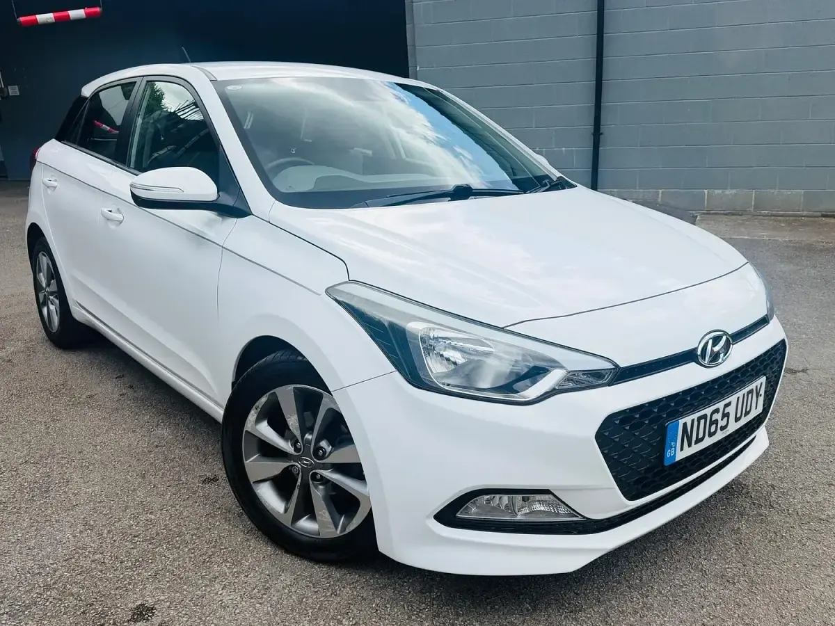 Used Hyundai i20 SE 84 HP (61 kW) 2016 White Hatchback