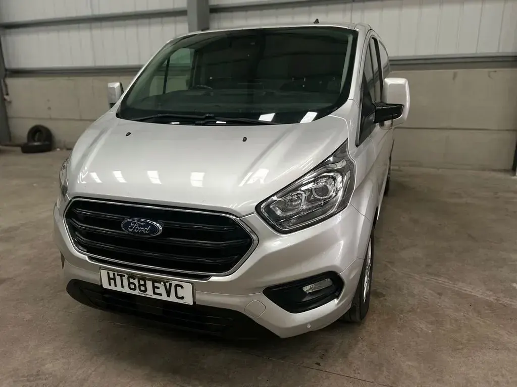 Used Ford Transit Custom Limited 130 HP (95 kW) 2019 Silver Van