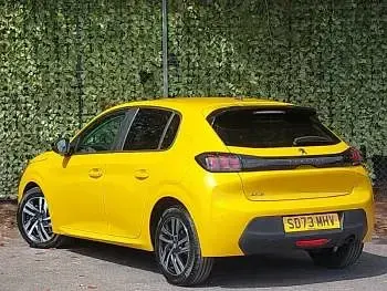Used Peugeot 208 Active+ 100 HP (73 kW) 2023 Yellow Hatchback