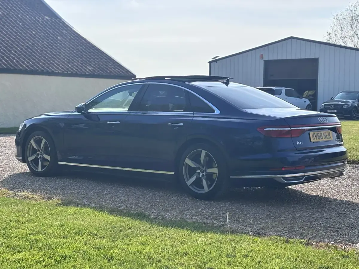 Usado Audi A8 Comfort 2018 Azul Sedan