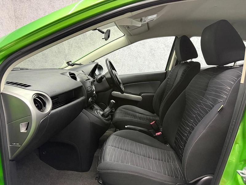 Begagnad Mazda 2 2009 Grön Halvkombi