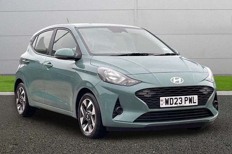 Used Hyundai i10 Advanced 2023 Green Hatchback