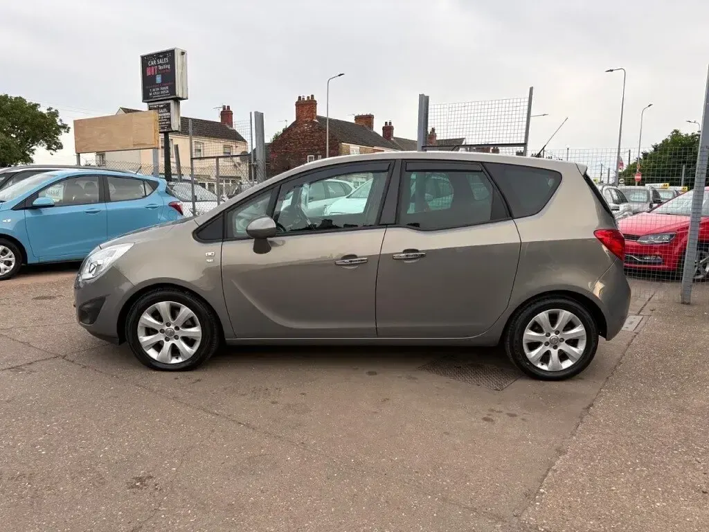 Used Vauxhall Meriva 2010 Brown MPV