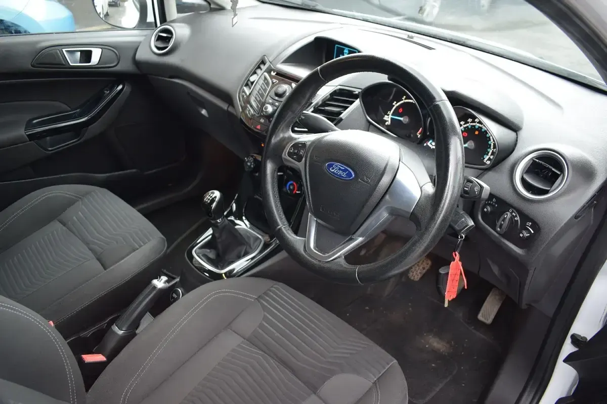 Used Ford Fiesta Zetec 82 HP (60 kW) 2014 White Hatchback