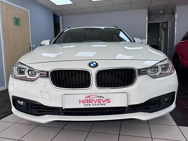 Usado BMW 330 Comfort Edition 255 CV (187 kW) 2019 Blanco Familiar