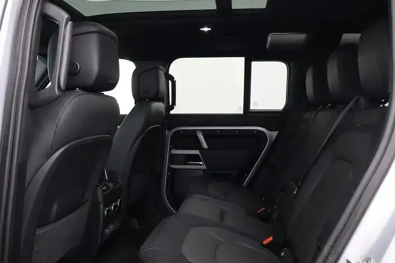 Used Land Rover Defender HSE Dynamic 296 HP (217 kW) 2023 Silver SUV