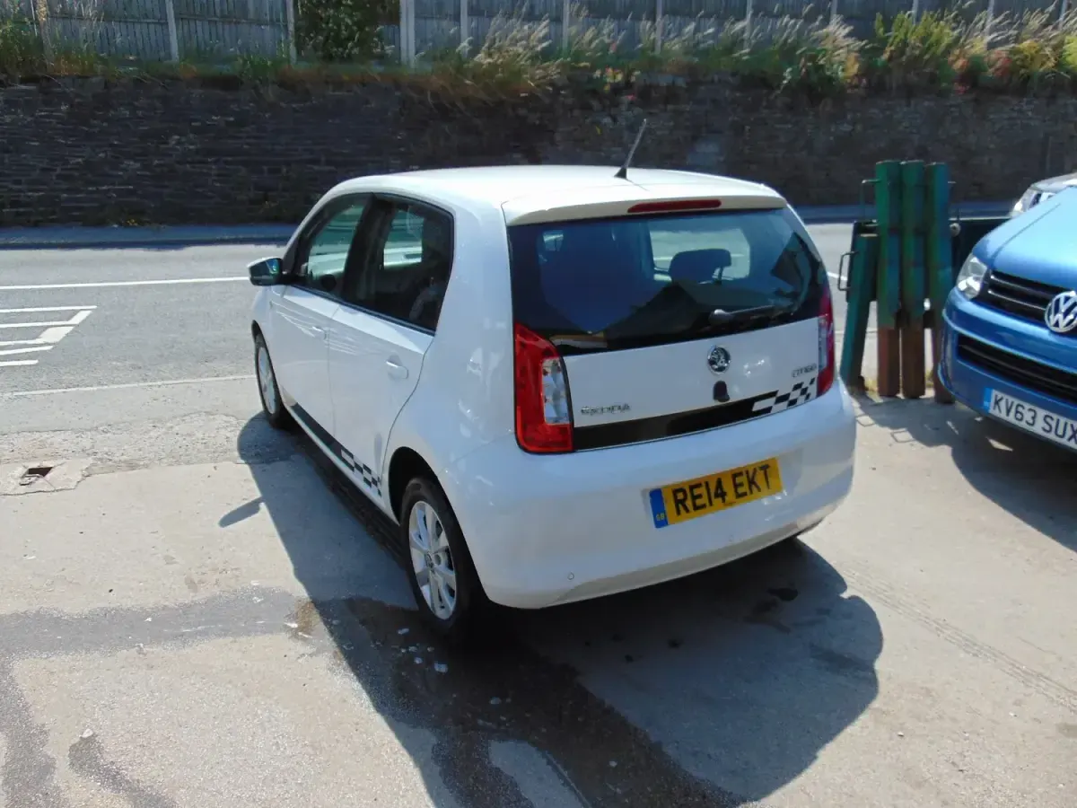 Used Skoda Citigo Elegance 75 HP (55 kW) 2014 White Hatchback