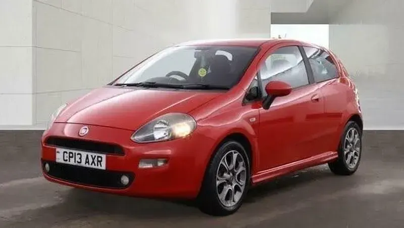 Used Fiat Punto 77 HP (56 kW) 2013 Red Hatchback