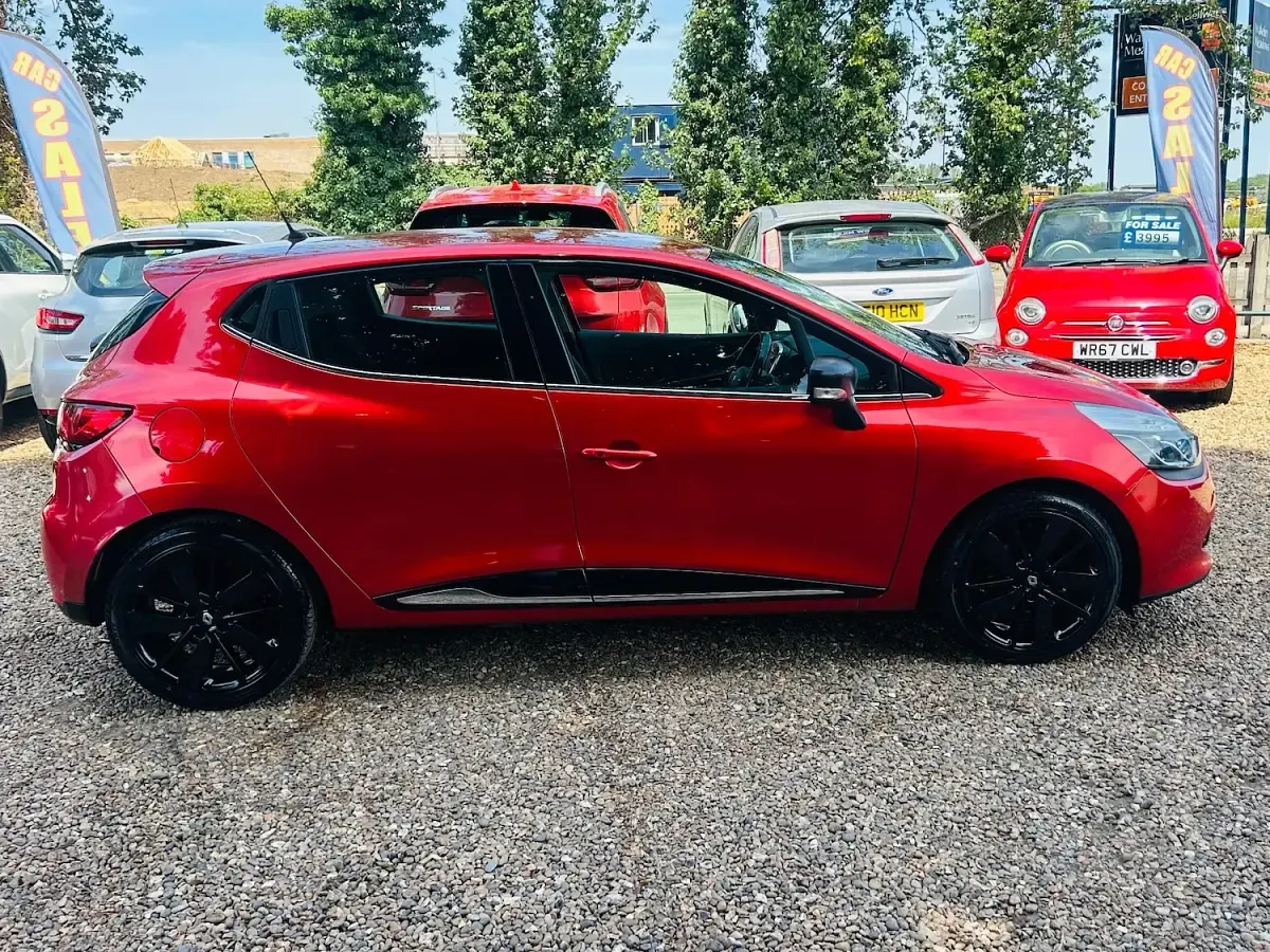Used Renault Clio Dynamique 90 HP (66 kW) 2016 Red Hatchback