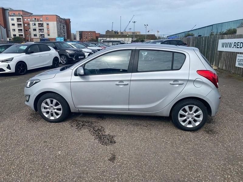 Używany Hyundai i20 Active 85 KM (62 kW) 2014 Srebrny Hatchback